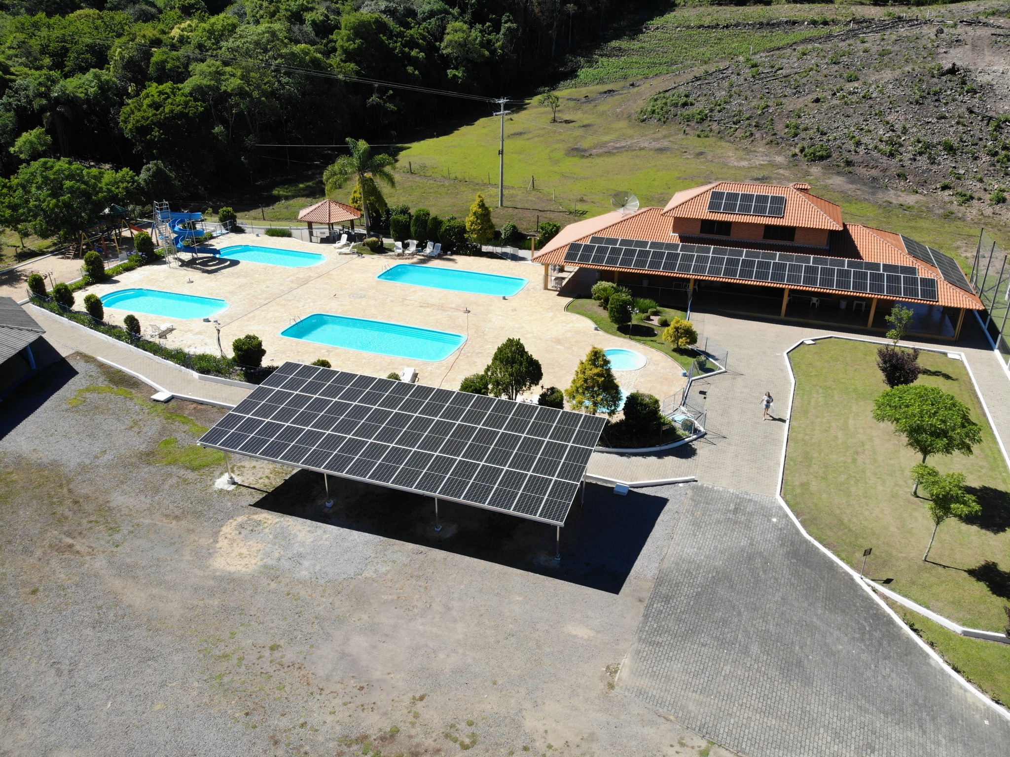 Você está visualizando atualmente Sede Campestre do STIMMME-BG ganha piscinas com água aquecida